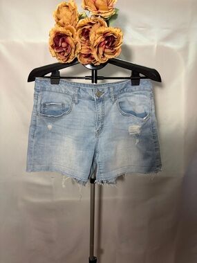 Light Wash Denim Shorts - Casual Frayed Hem